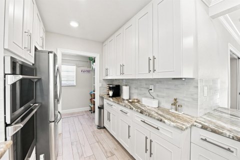 House in Lighthouse Point, Florida 4 bedrooms, 206.61 sq.m. № 2305316 - photo 19