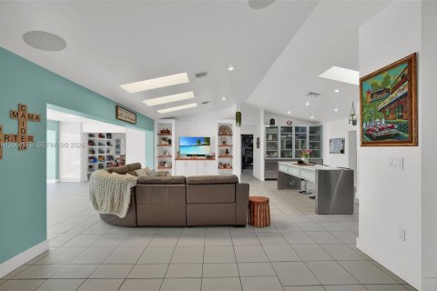 Купить виллу или дом в Майами, Флорида 4 спальни, 278.52м2, № 2069022 - фото 10