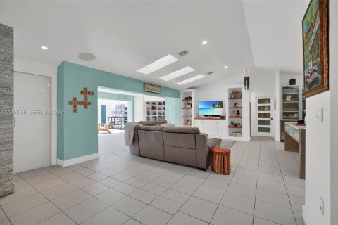 Купить виллу или дом в Майами, Флорида 4 спальни, 278.52м2, № 2069022 - фото 11