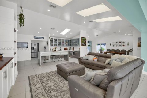 Купить виллу или дом в Майами, Флорида 4 спальни, 278.52м2, № 2069022 - фото 13