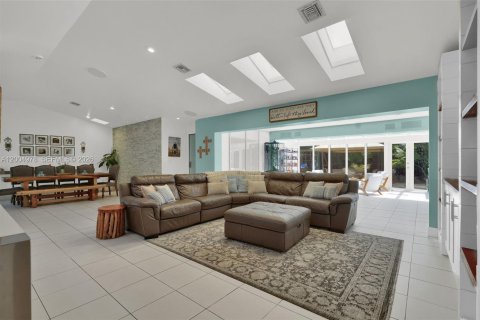 Купить виллу или дом в Майами, Флорида 4 спальни, 278.52м2, № 2069022 - фото 12