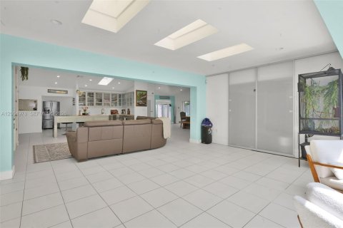 Купить виллу или дом в Майами, Флорида 4 спальни, 278.52м2, № 2069022 - фото 28