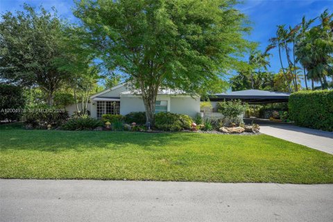 Дом в Майами, Флорида 4 спальни, 278.52м2 № 2069022