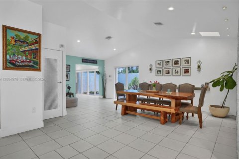 Купить виллу или дом в Майами, Флорида 4 спальни, 278.52м2, № 2069022 - фото 8