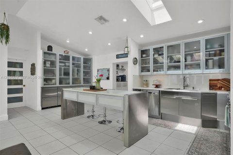 Купить виллу или дом в Майами, Флорида 4 спальни, 278.52м2, № 2069022 - фото 16