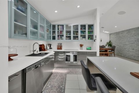 Купить виллу или дом в Майами, Флорида 4 спальни, 278.52м2, № 2069022 - фото 15