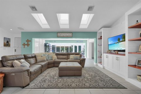 Купить виллу или дом в Майами, Флорида 4 спальни, 278.52м2, № 2069022 - фото 22