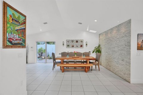 Купить виллу или дом в Майами, Флорида 4 спальни, 278.52м2, № 2069022 - фото 9