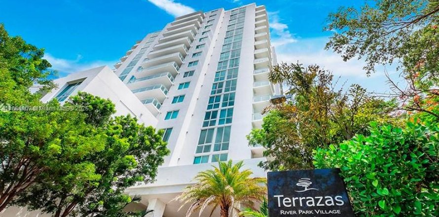 Condominio en Miami, Florida, 3 dormitorios № 1979205