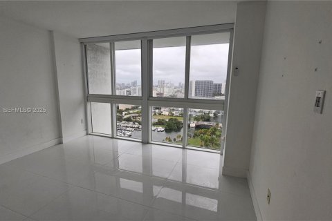 Condo in Miami, Florida, 3 bedrooms  № 1979205 - photo 14