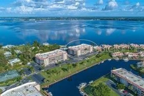 Купить кондоминиум в Пунта-Горда, Флорида 3 комнаты, 96.34м2, № 1549540 - фото 1