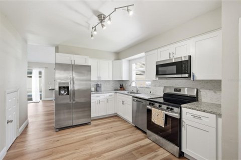 Villa ou maison à louer à Tampa, Floride: 3 chambres, 172.8 m2 № 2338913 - photo 9
