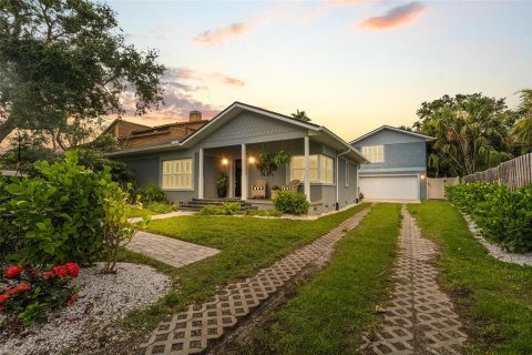 House in Clearwater, Florida 4 bedrooms, 222.97 sq.m. № 1802074 - photo 11