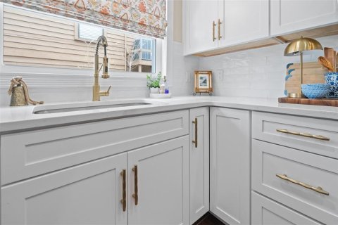 House in Clearwater, Florida 4 bedrooms, 222.97 sq.m. № 1802074 - photo 4