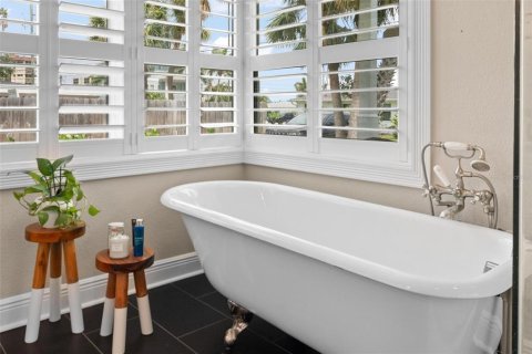 House in Clearwater, Florida 4 bedrooms, 222.97 sq.m. № 1802074 - photo 19