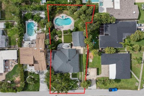 House in Clearwater, Florida 4 bedrooms, 222.97 sq.m. № 1802074