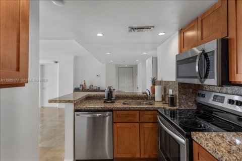 Купить кондоминиум в Майами, Флорида 2 спальни, 91.51м2, № 2047656 - фото 11