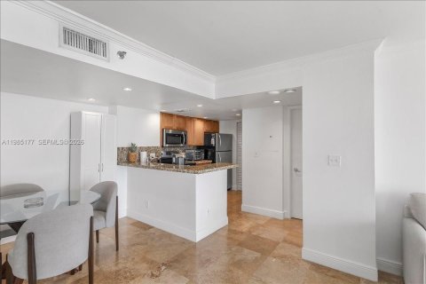 Купить кондоминиум в Майами, Флорида 2 спальни, 91.51м2, № 2047656 - фото 6