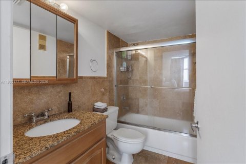 Купить кондоминиум в Майами, Флорида 2 спальни, 91.51м2, № 2047656 - фото 19