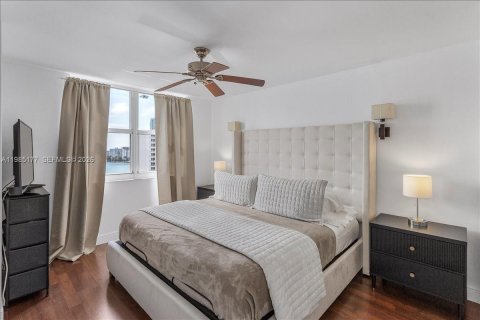 Купить кондоминиум в Майами, Флорида 2 спальни, 91.51м2, № 2047656 - фото 18