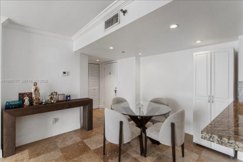 Купить кондоминиум в Майами, Флорида 2 спальни, 91.51м2, № 2047656 - фото 13