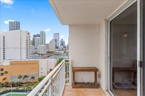 Купить кондоминиум в Майами, Флорида 2 спальни, 91.51м2, № 2047656 - фото 23