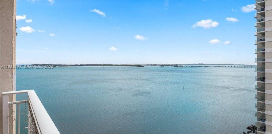 Кондоминиум с 2 спальнями в Майами, Флорида № 2047656