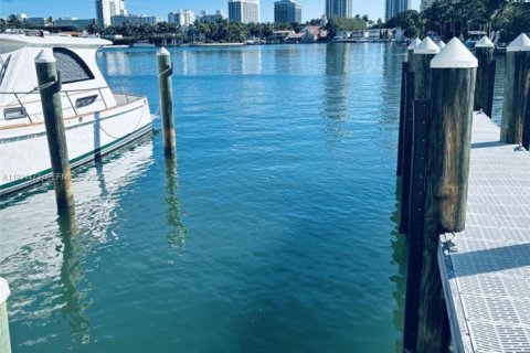 Land in Miami Beach, Florida № 1990659 - photo 2