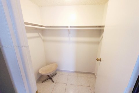 Copropriété à louer à North Miami Beach, Floride: 1 chambre, 66.15 m2 № 1770309 - photo 8