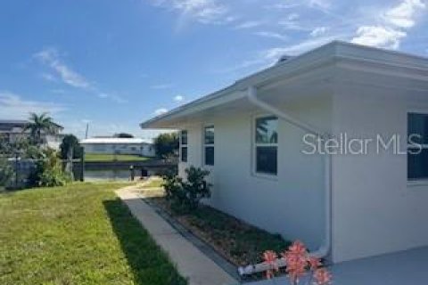 Villa ou maison à louer à Port Charlotte, Floride: 4 chambres, 171.5 m2 № 2111529 - photo 4