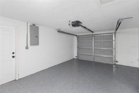 House in Port Richey, Florida 4 bedrooms, 134.8 sq.m. № 2418986 - photo 28