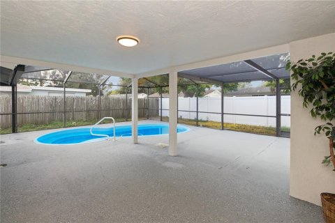 House in Port Richey, Florida 4 bedrooms, 134.8 sq.m. № 2418986 - photo 26