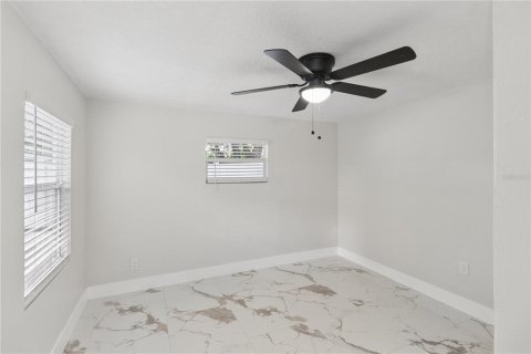 House in Port Richey, Florida 4 bedrooms, 134.8 sq.m. № 2418986 - photo 19