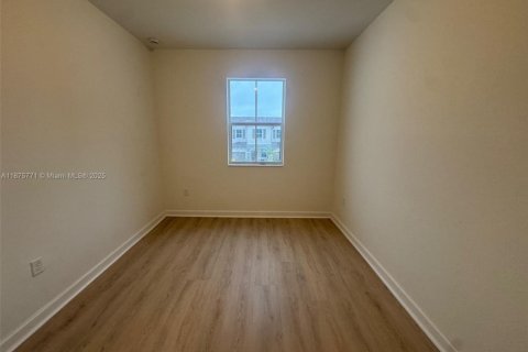 Townhouse in Homestead, Florida 3 bedrooms № 1921756 - photo 12