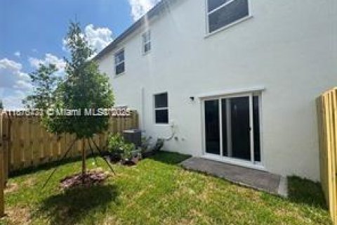 Townhouse in Homestead, Florida 3 bedrooms № 1921756 - photo 2