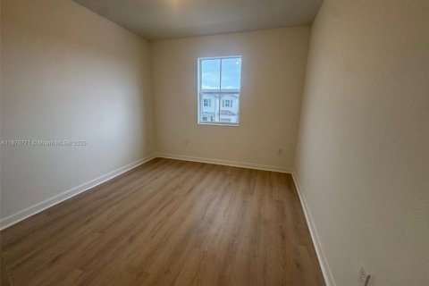 Townhouse in Homestead, Florida 3 bedrooms № 1921756 - photo 11