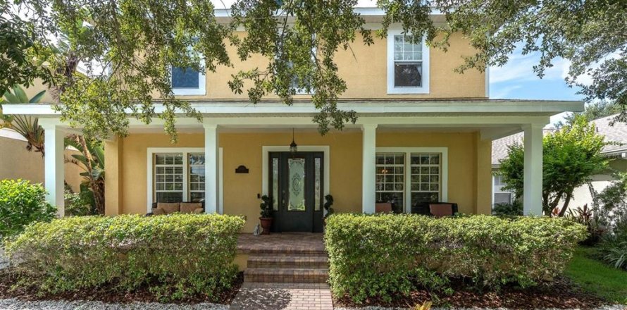 House in New Port Richey, Florida 4 bedrooms, 309.74 sq.m. № 1876039