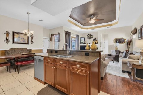 House in New Port Richey, Florida 4 bedrooms, 309.74 sq.m. № 1876039 - photo 13