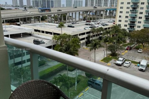 Condo in Sunny Isles Beach, Florida, 1 bedroom  № 1741709 - photo 12