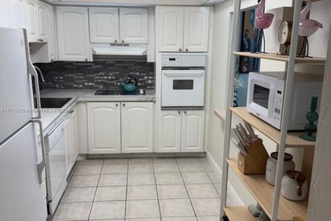 Condo in Sunny Isles Beach, Florida, 1 bedroom  № 1741709 - photo 23