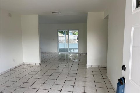 Villa ou maison à vendre à Tampa, Floride: 3 chambres, 110.46 m2 № 2239001 - photo 6