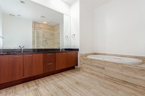Condominio en venta en Sunny Isles Beach, Florida, 3 dormitorios, 183.85 m2 № 2066446 - foto 22