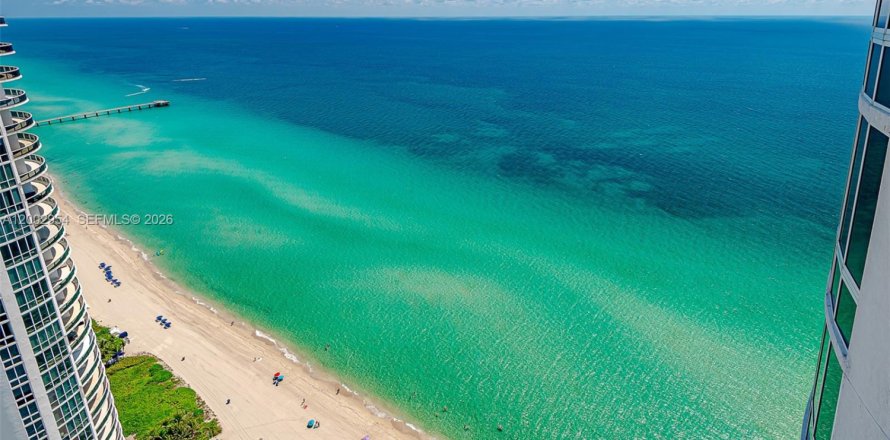 Condominio en Sunny Isles Beach, Florida, 3 dormitorios  № 2066446