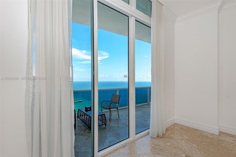 Condominio en venta en Sunny Isles Beach, Florida, 3 dormitorios, 183.85 m2 № 2066446 - foto 21