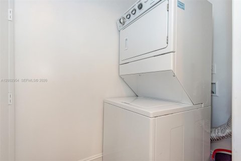 Condominio en venta en Sunny Isles Beach, Florida, 3 dormitorios, 183.85 m2 № 2066446 - foto 25