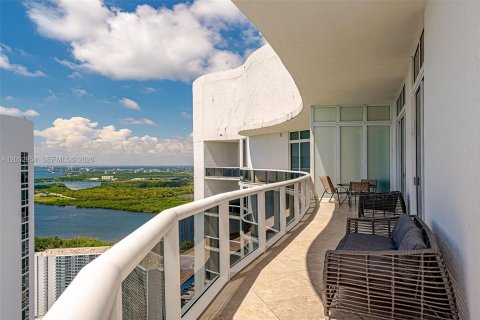 Condominio en venta en Sunny Isles Beach, Florida, 3 dormitorios, 183.85 m2 № 2066446 - foto 5