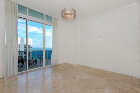 Condominio en venta en Sunny Isles Beach, Florida, 3 dormitorios, 183.85 m2 № 2066446 - foto 19