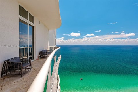 Condominio en venta en Sunny Isles Beach, Florida, 3 dormitorios, 183.85 m2 № 2066446 - foto 3