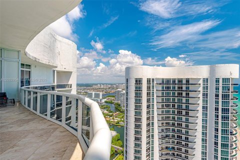 Condominio en venta en Sunny Isles Beach, Florida, 3 dormitorios, 183.85 m2 № 2066446 - foto 4