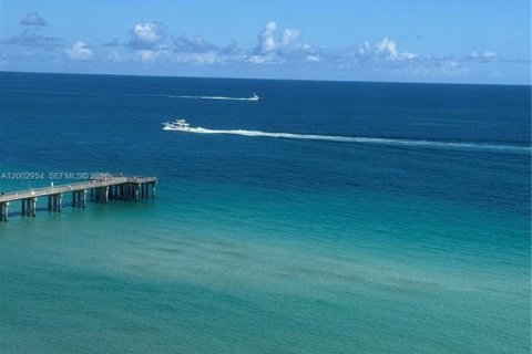 Condominio en venta en Sunny Isles Beach, Florida, 3 dormitorios, 183.85 m2 № 2066446 - foto 29